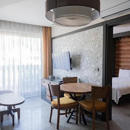 Kalender מלון דירות 4*