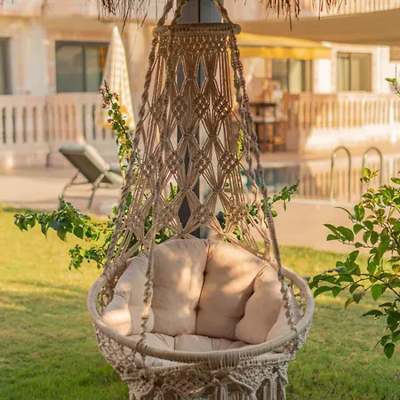 מלון דירות Kalender 4*